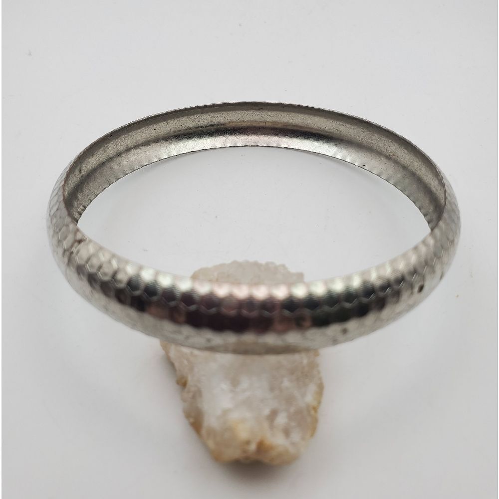 Honeycomb snake pattern hammered silver‎ tone bracelet bangle B1317